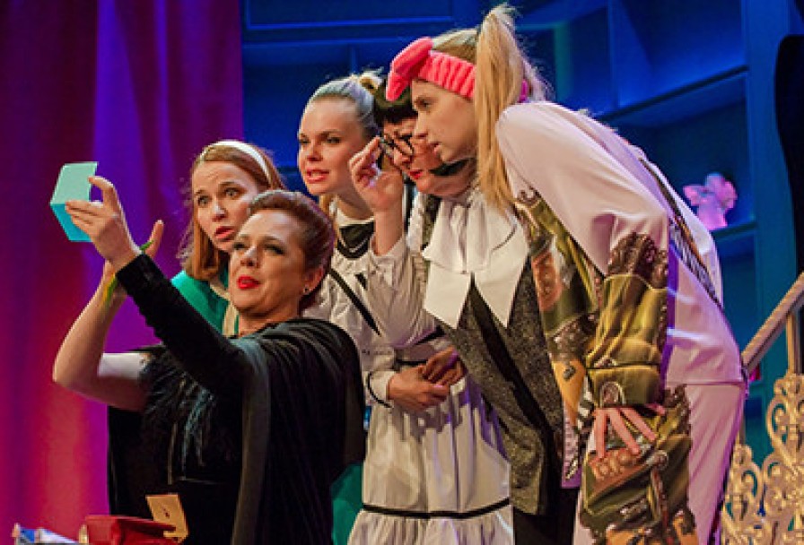 8 Любящих Женщин