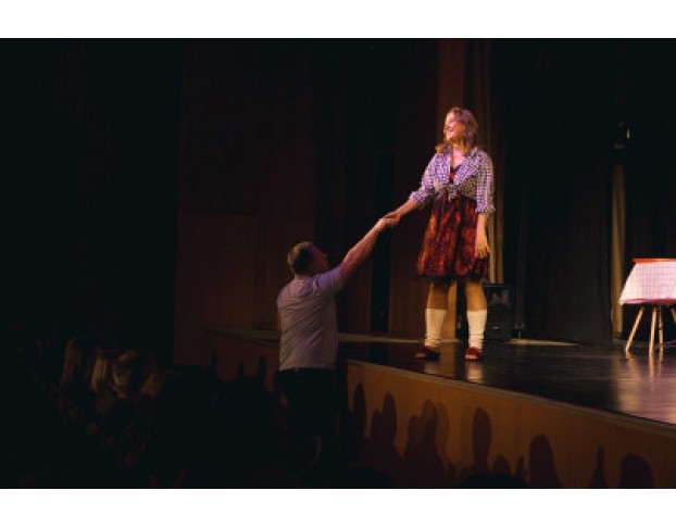 Пила Вино и Хохотала. Красное