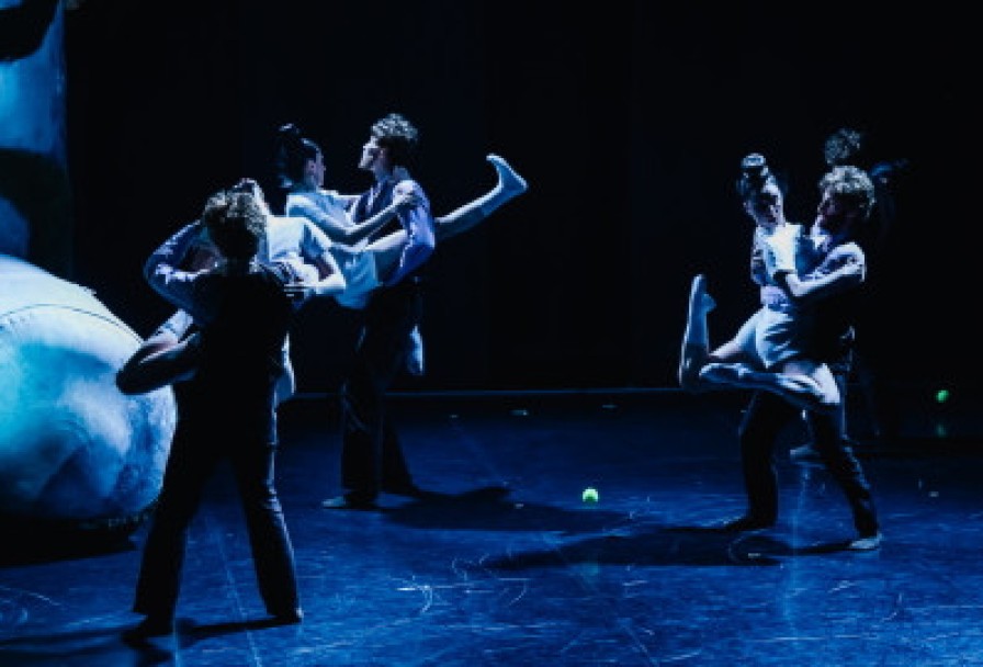 Девушка с Фарфоровыми Глазами