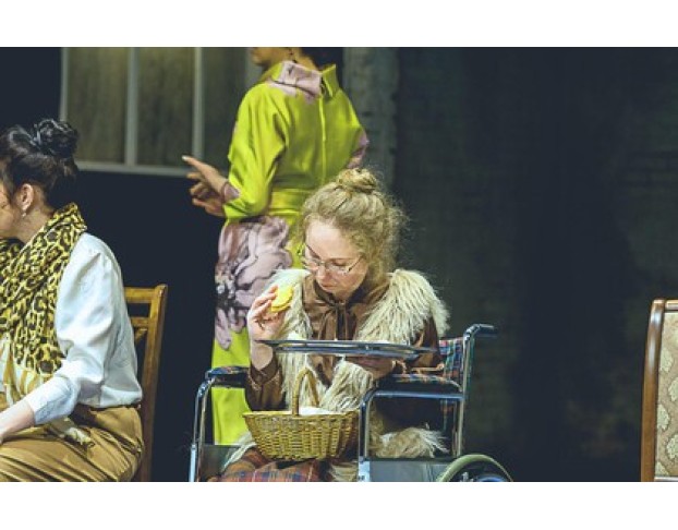 Восемь Любящих Женщин