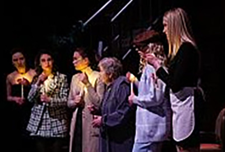 Восемь Женщин