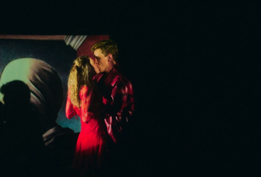 Смех в Темноте