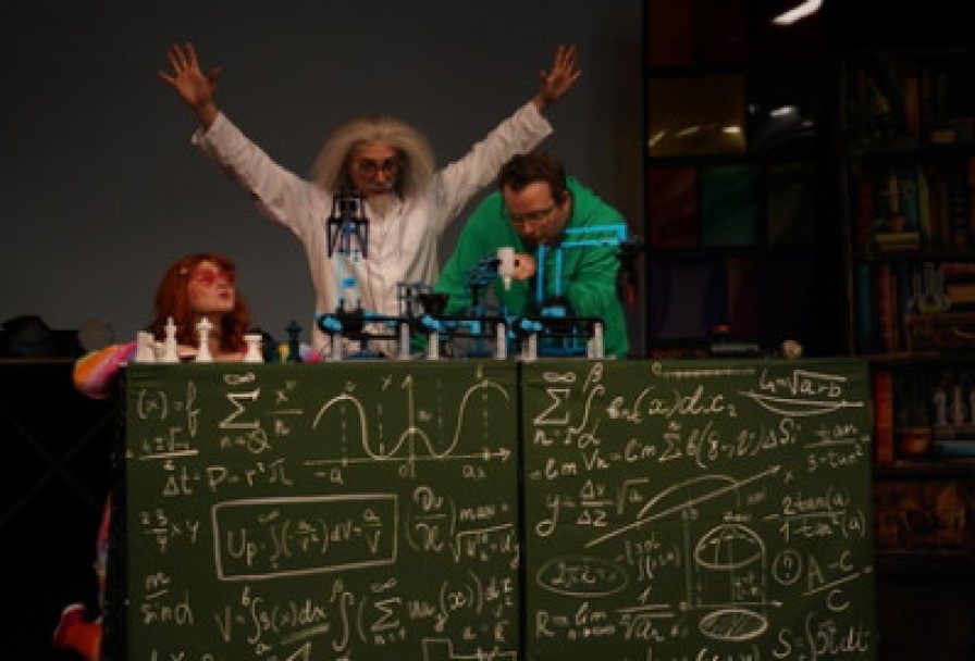 Учёная Семейка и Роботы