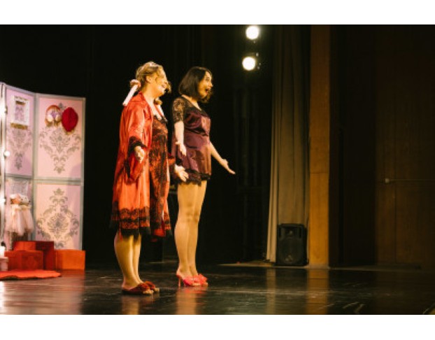 Пила Вино и Хохотала. Красное