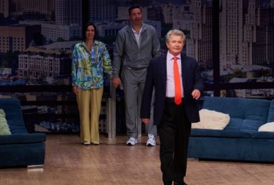 Обними Меня