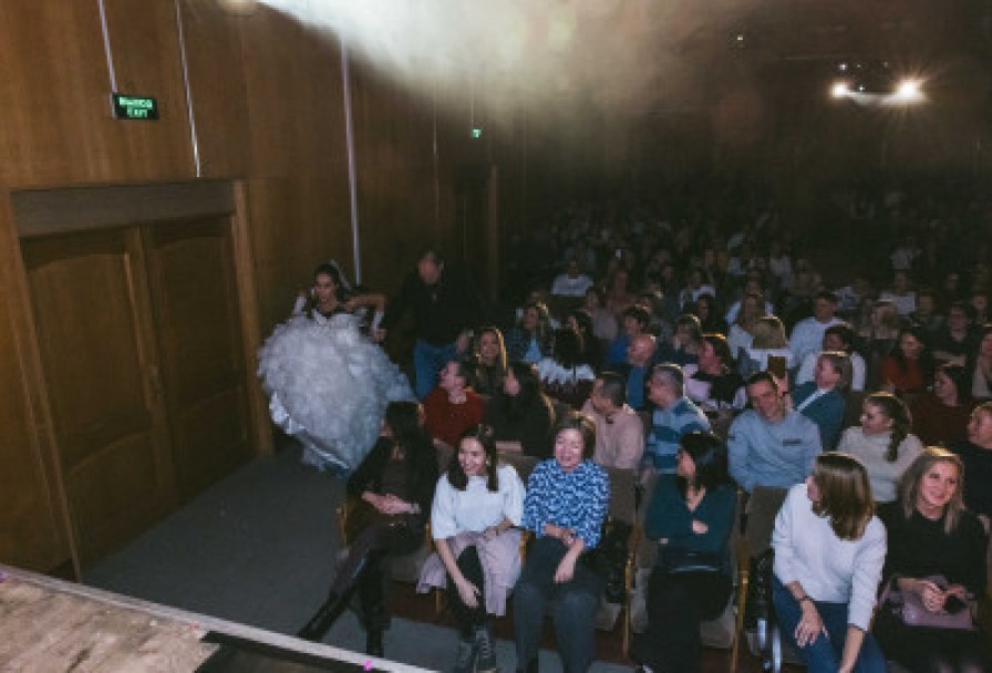 Пила Вино и Хохотала. Белое