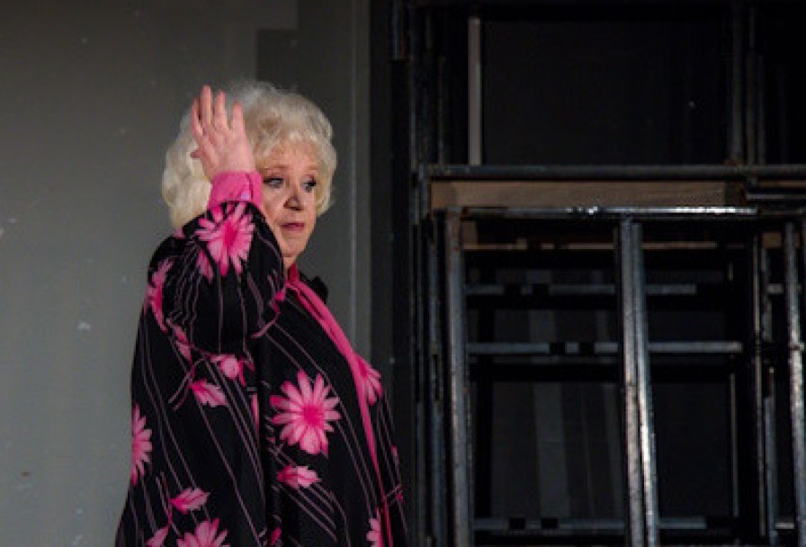 Падал Тёплый Снег