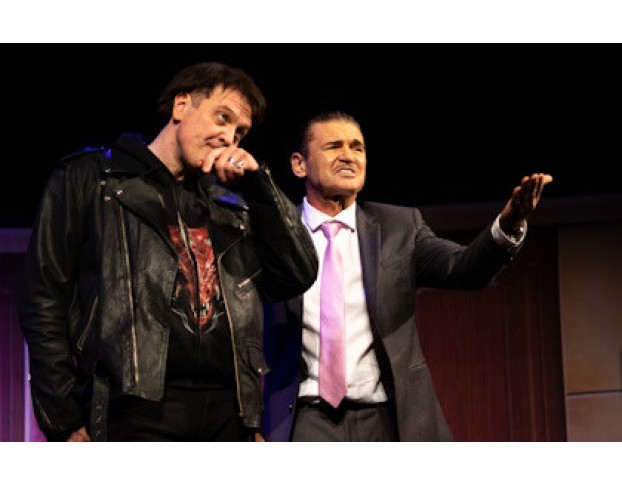 Двое в Лифте, не Считая Текилы