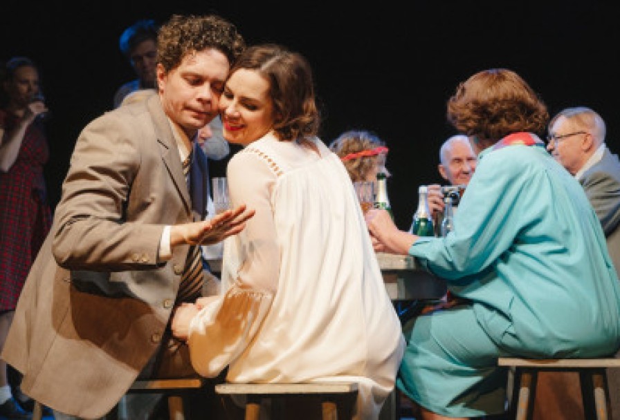 Муж и Жена Снимут Комнату