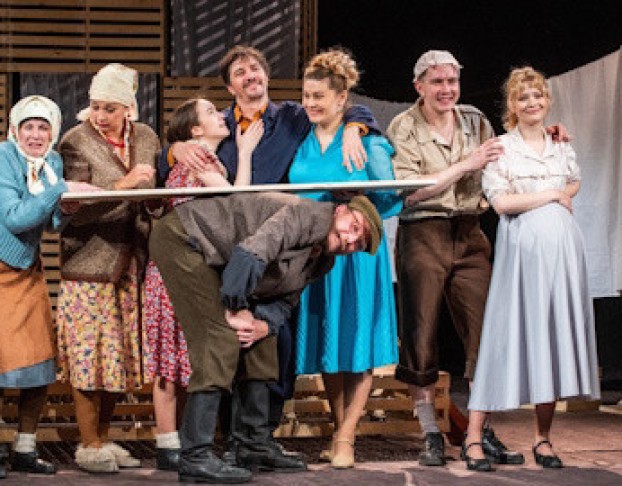 Одна Нога на Берегу, Другая – в Лодке