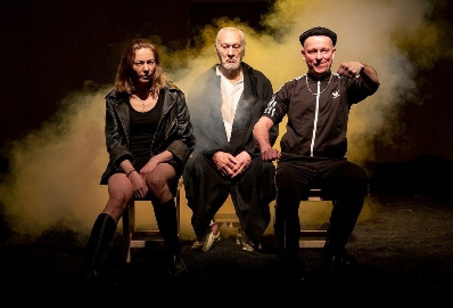 Человек в Закрытой Комнате