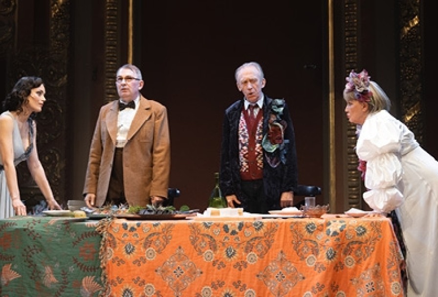 Семейный Шкаф и Его Обитатели