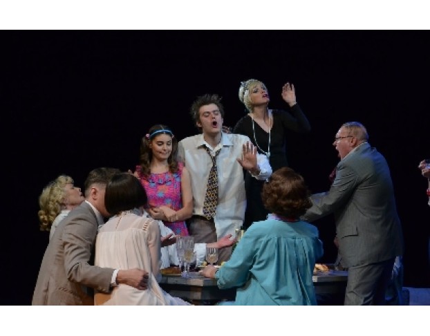 Муж и Жена Снимут Комнату