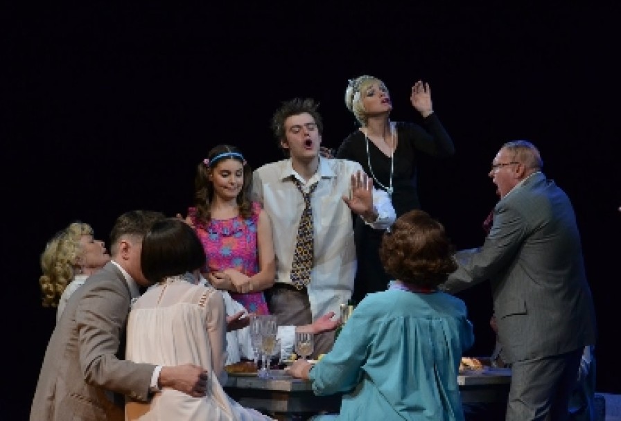 Муж и Жена Снимут Комнату