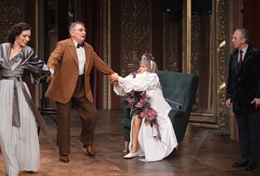 Семейный Шкаф и Его Обитатели