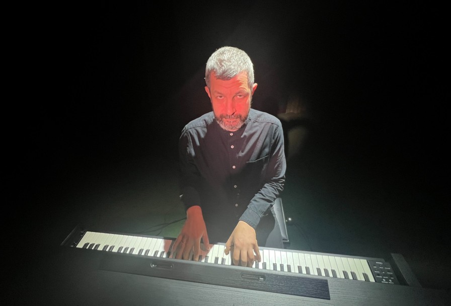 Уютные Музыкальные Среды с Юрием Бедраком в Гастробаре в Вине Вечер Музыки и.с.баха и Другой Хорошей Музыки. Играет Юрий Бедрак