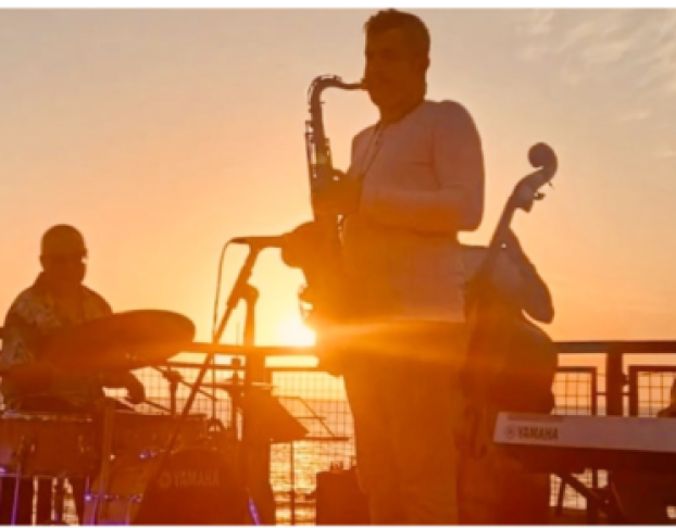 Джаз на Закате в Ресторане на Башне Панорама на Альпийской Улице