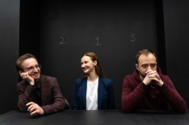 Лицом к Стене