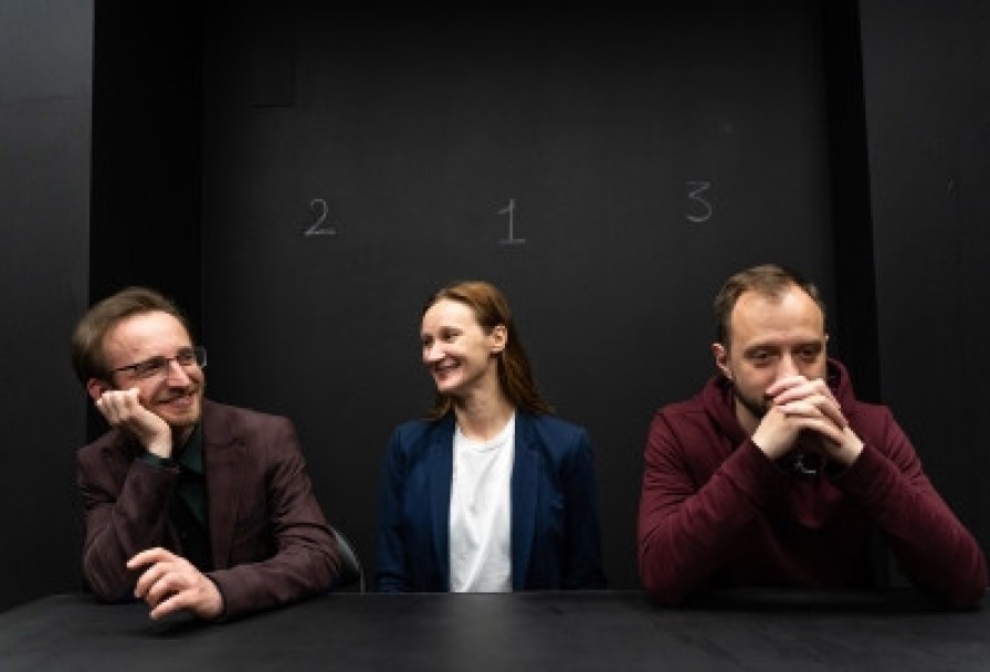 Лицом к Стене