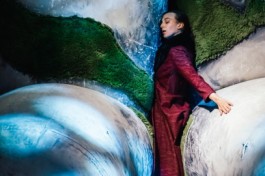 Девушка с Фарфоровыми Глазами