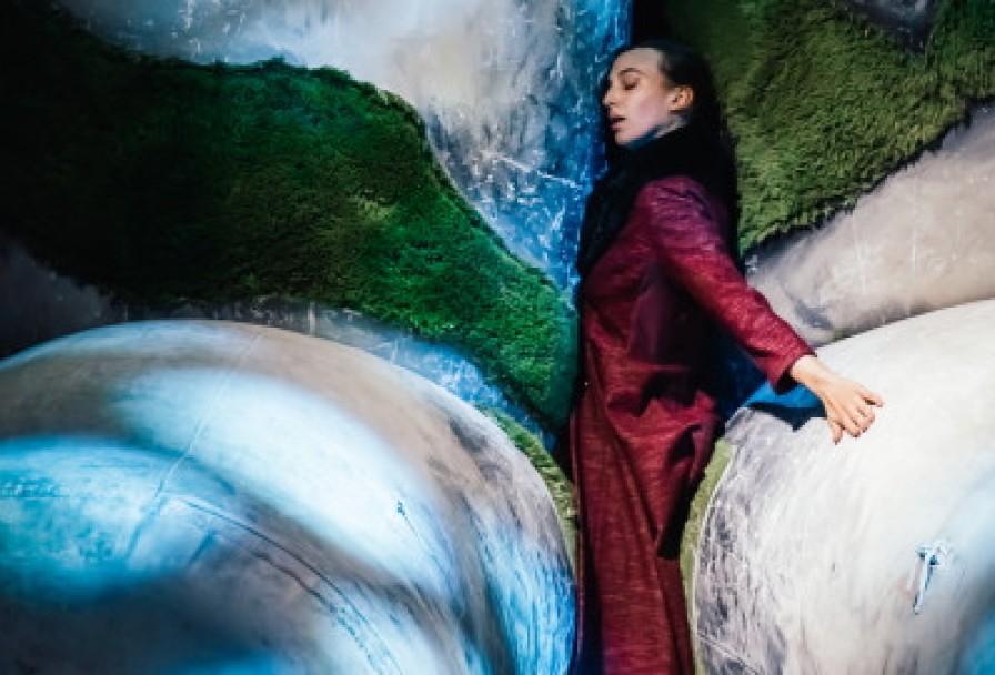 Девушка с Фарфоровыми Глазами