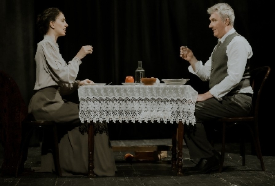 Крутится, Вертится, Шар.