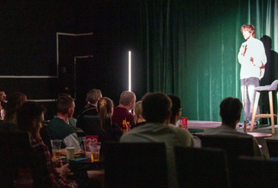 Опытные Комики