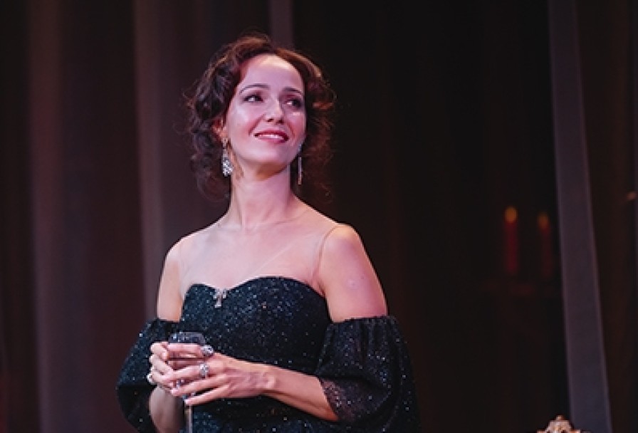 Дама с Камелиями