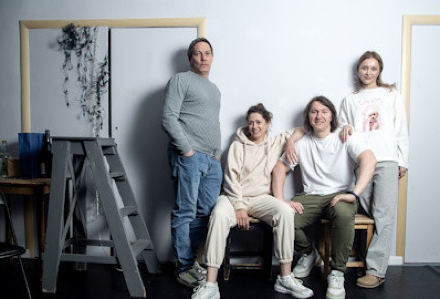 Медовый Месяц в Кукольном Доме