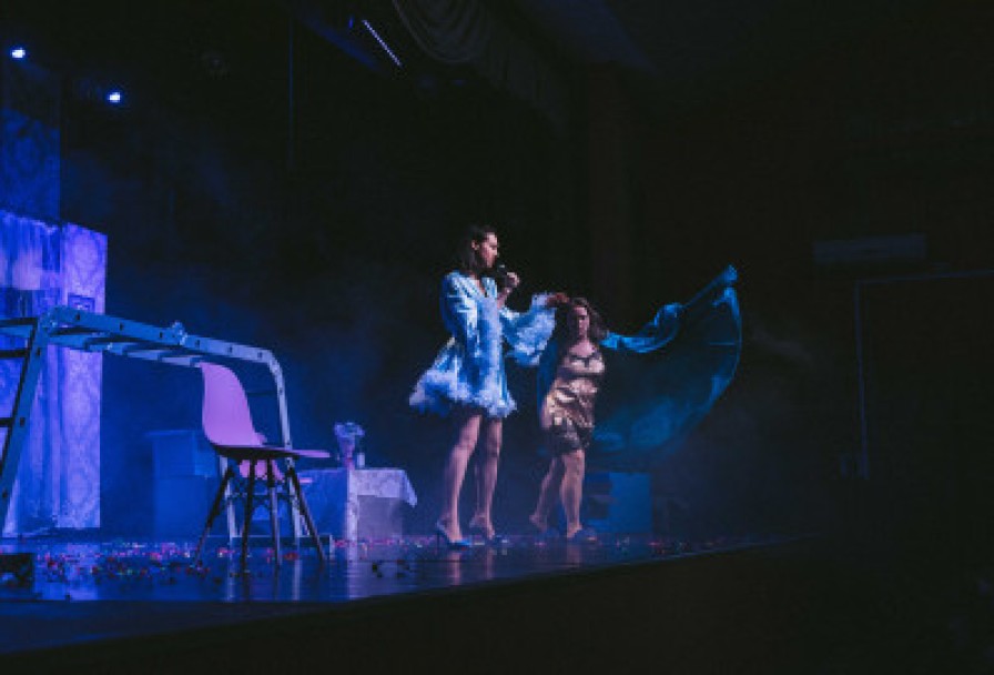 Пила Вино и Хохотала. Белое