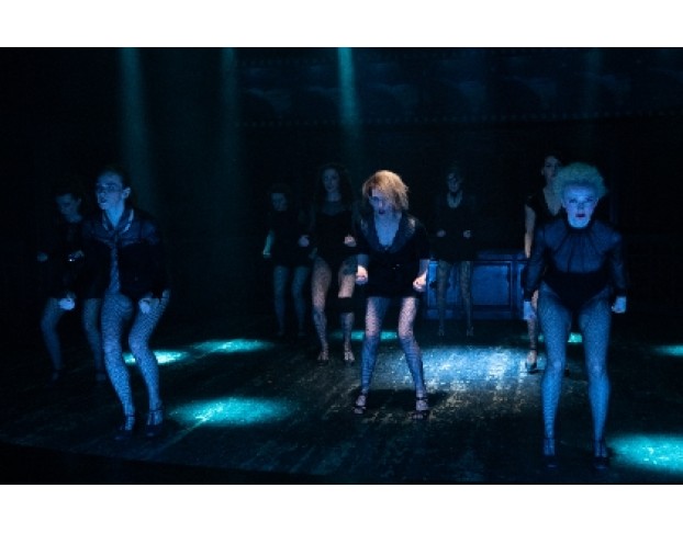 Загнанных Лошадей Пристреливают, не Правда ли?