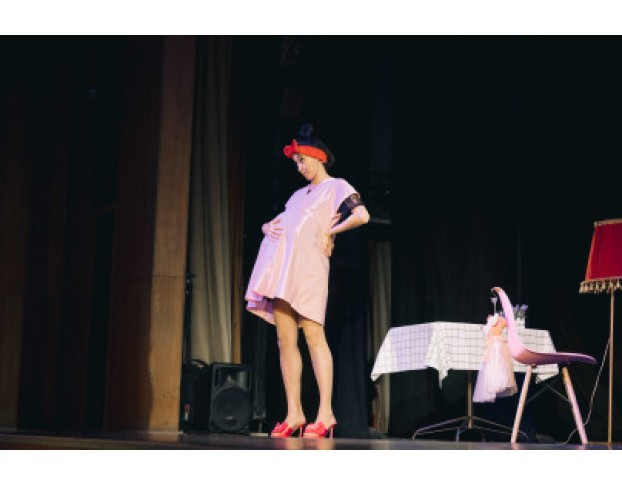 Пила Вино и Хохотала. Красное