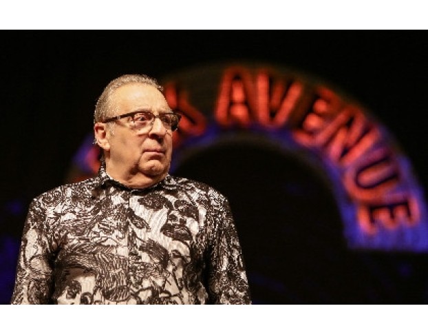 Трое в Парке, не Считая Собаки