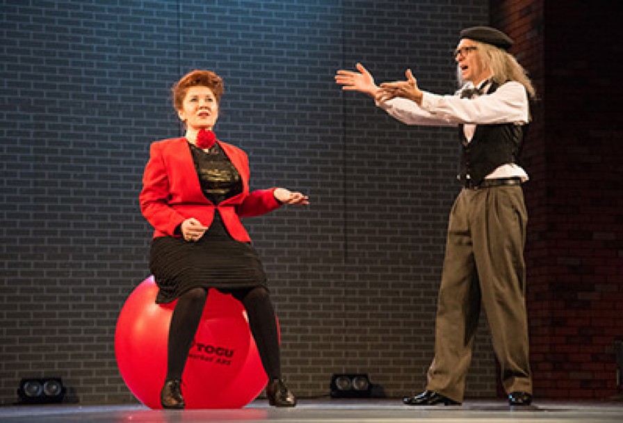 Очарованный Танцембию Пәрие