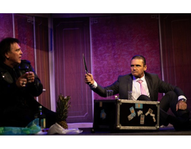 Двое в Лифте, не Считая Текилы