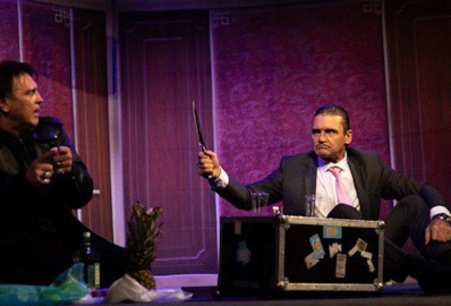 Двое в Лифте, не Считая Текилы