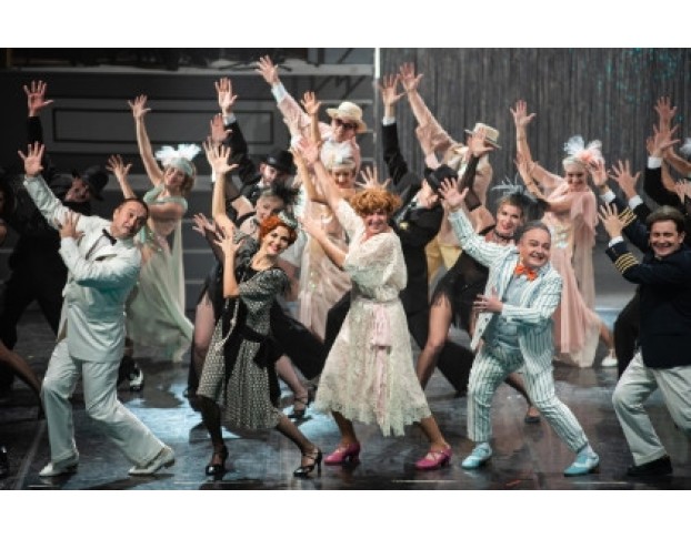 в Джазе Только Девушки