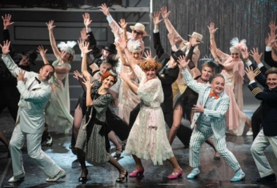 в Джазе Только Девушки