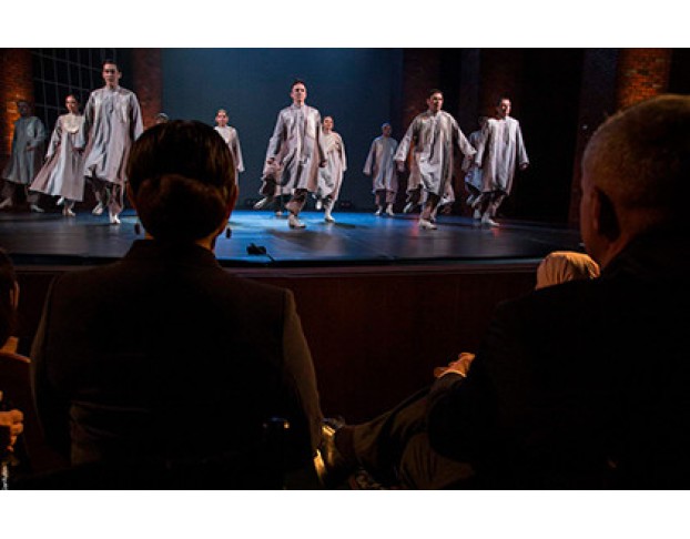 Очарованный Танцембию Пәрие