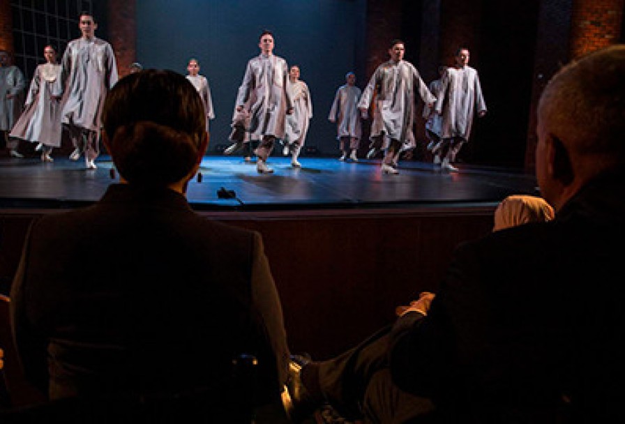 Очарованный Танцембию Пәрие