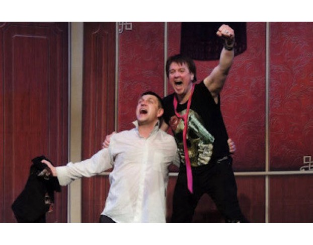 Двое в Лифте, не Считая Текилы