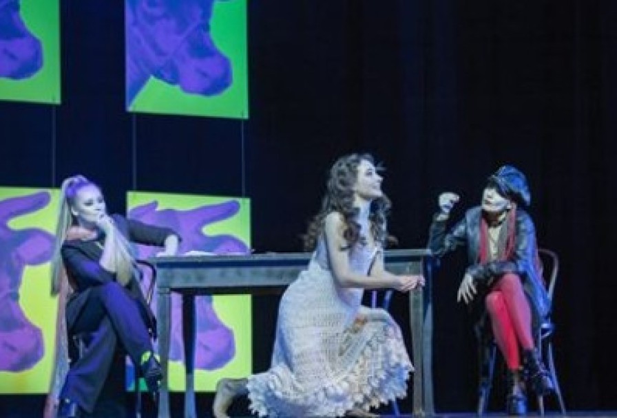 Почти Бродвейская История