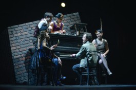 Три Товарища