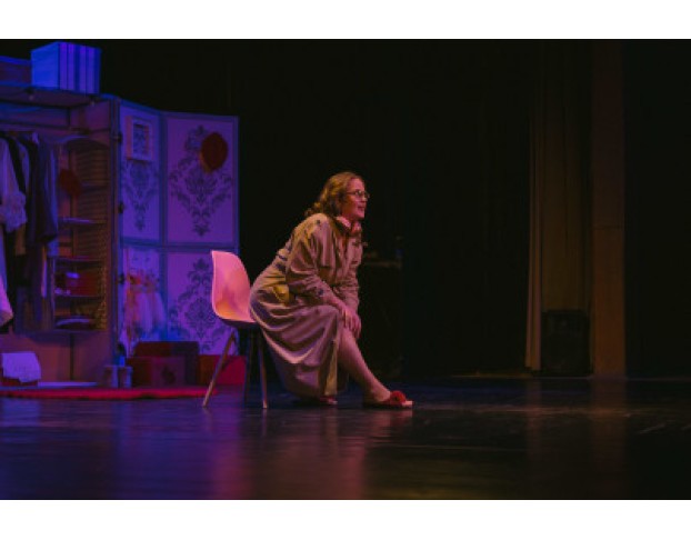 Пила Вино и Хохотала. Красное