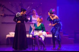 Восемь Любящих Женщин