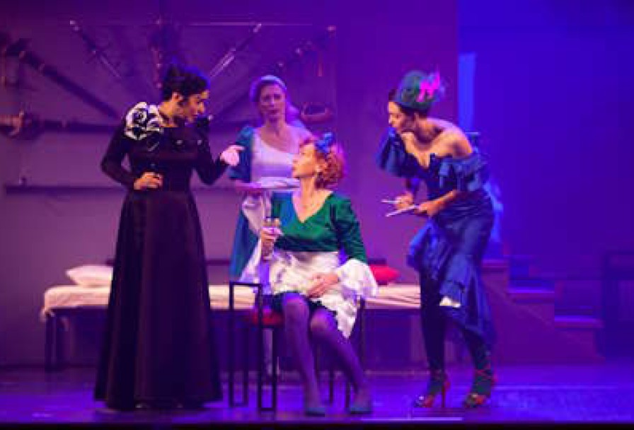 Восемь Любящих Женщин