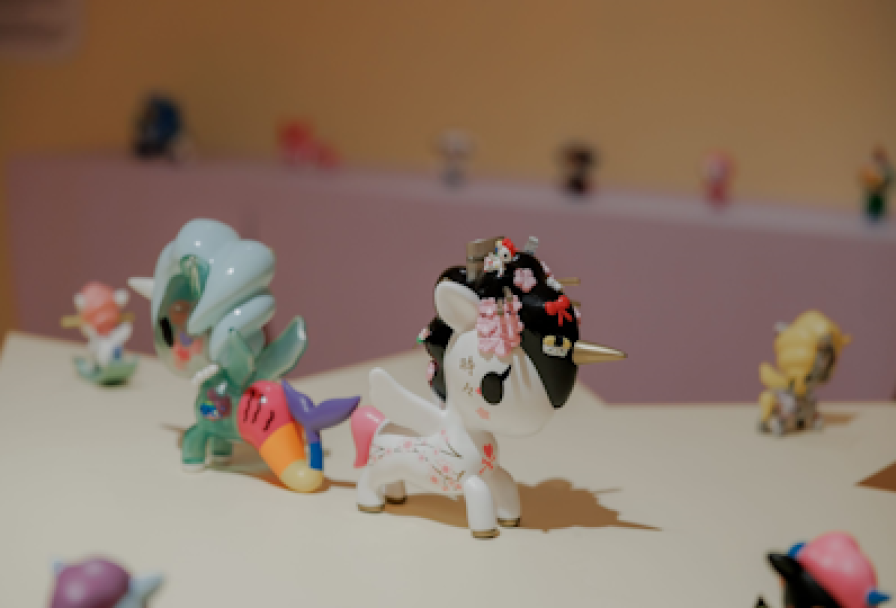 Super Toys. Внимание Искусство Внутри