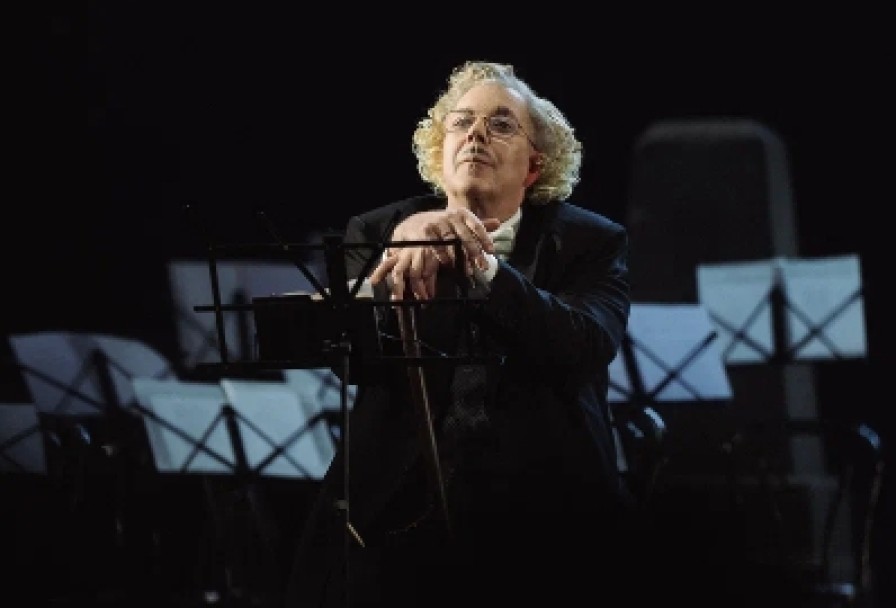 Ветер Шумит в Тополях