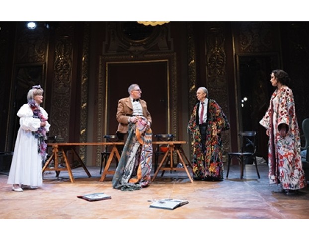 Семейный Шкаф и Его Обитатели