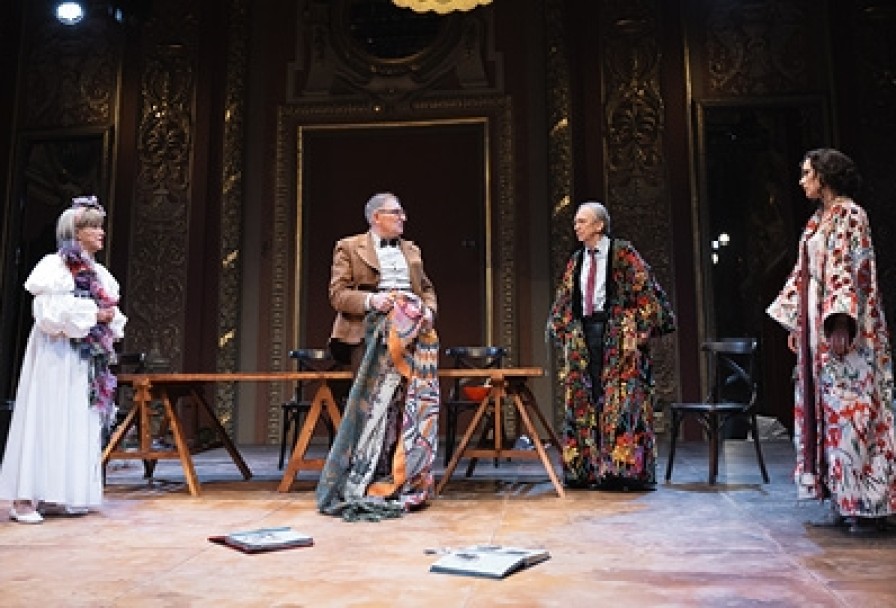 Семейный Шкаф и Его Обитатели